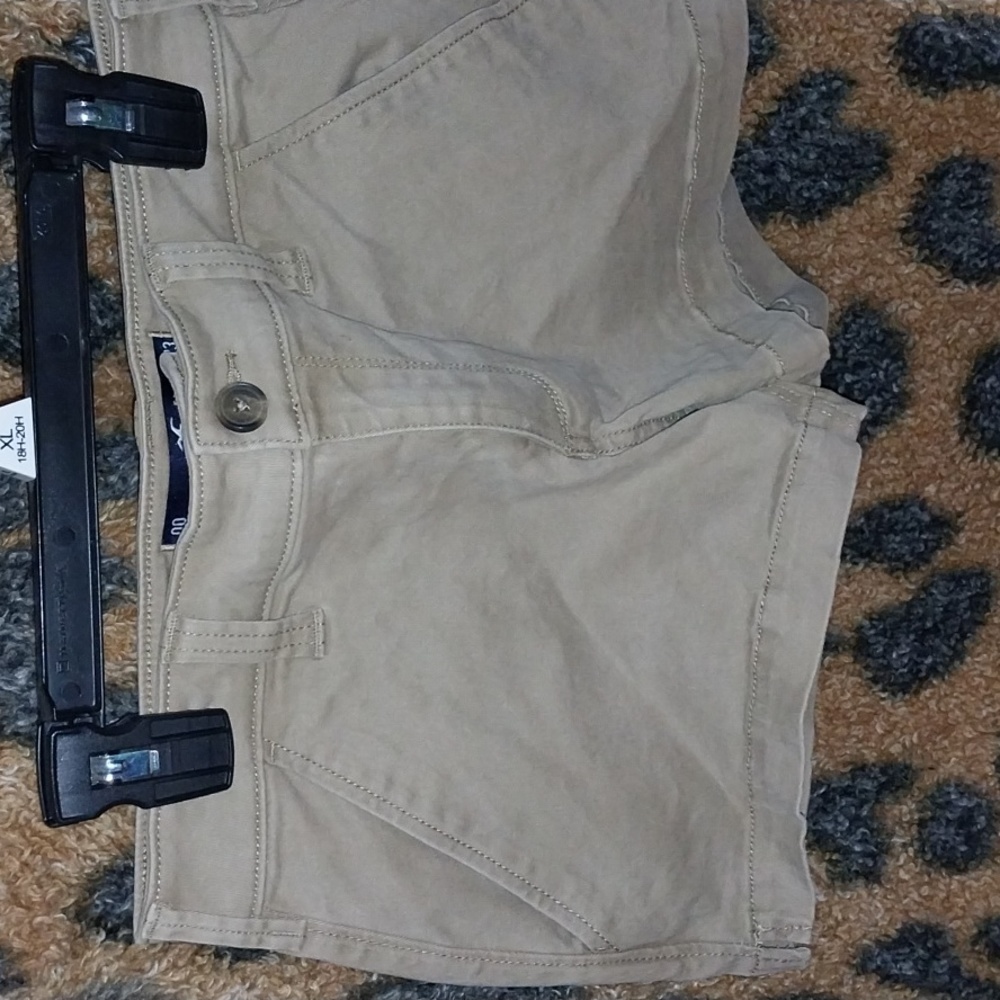 Hollister Khaki 3in 00 short NWOT